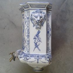 Fontaine en céramique après restauration